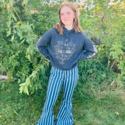 Wrangler Yellowstone Women's Ranch Hand Crop Hoodie 5 Wrangler Yellowstone Women's Ranch Hand Crop Hoodie -Columbia Clothing Shop IMG 6272